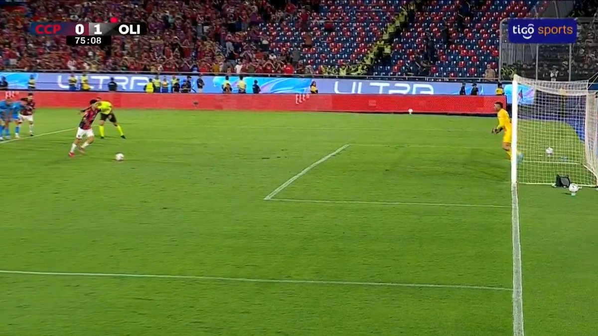 Olveira tapo EL PENAL Y EL REBOTE durante el partido. Tranqui lo del arquero de Olimpia