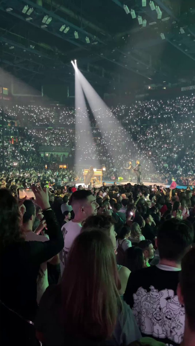 FULL VIDEO: Lady Gaga performs Joanne at the piano at the MAYHEM Ball Tour in Milan.