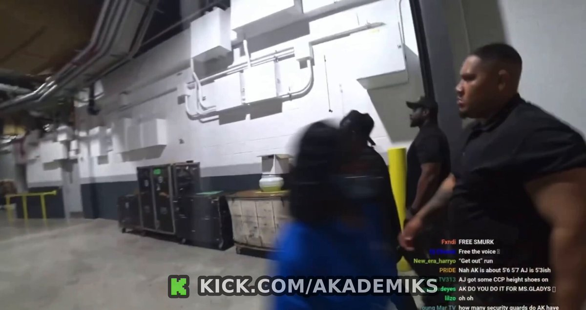 Akademiks linked up with Birdman backstage at Youngboy’s show 🔥