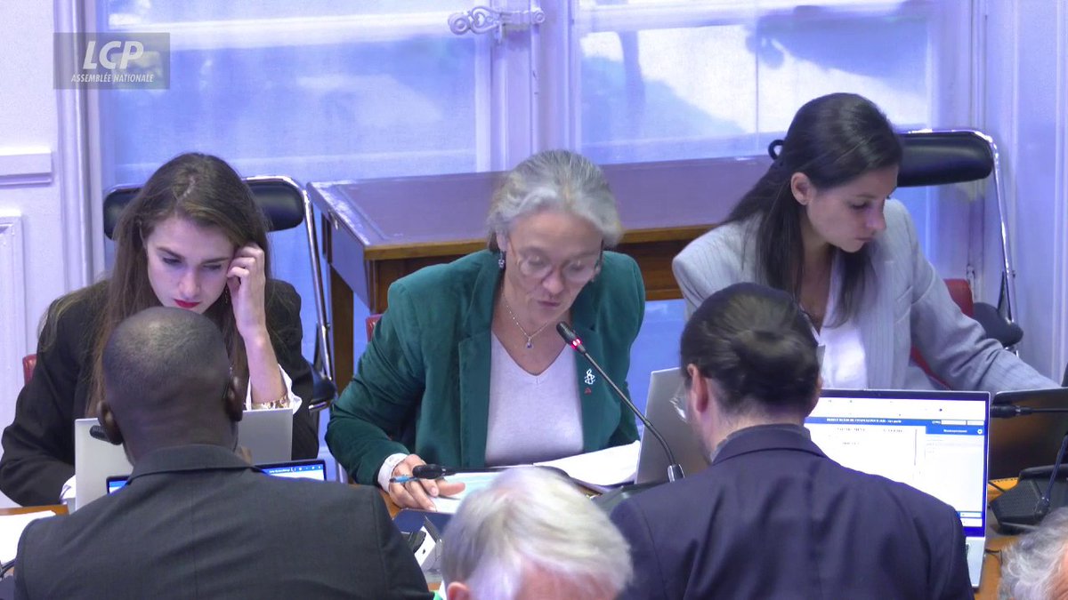 .Mathilde Feld (LFI) plaide pour un "impôt universel ciblé", qui "concernera les plus hauts revenus, dépassant 5 fois le plafond de la sécurité sociale, soit plus de 230 000 euros" et "permettra de lutter efficacement contre l'exil fiscal". L'amendement est adopté. #PLF2026