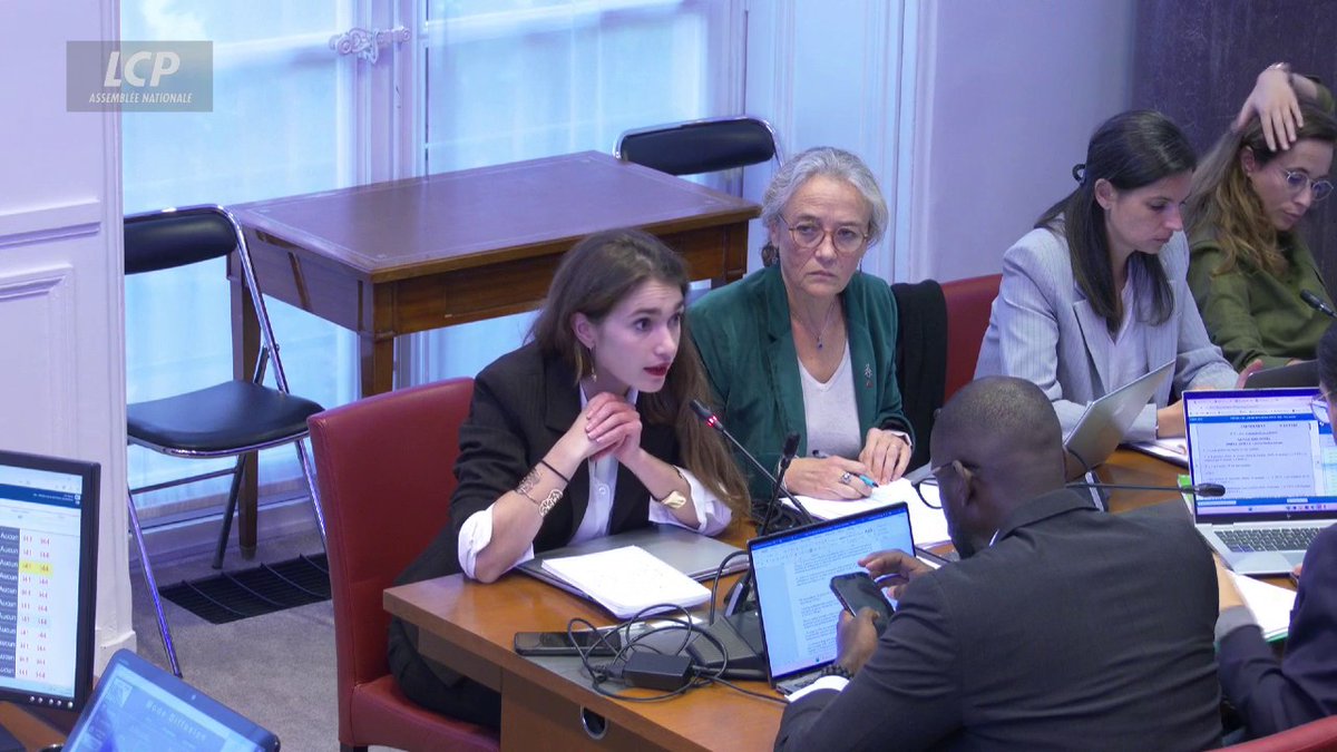 "Si on désindexe le barème de l'impôt sur le revenu, ce sera 100 euros par ménage en moyenne à payer, 300 000 personnes de plus qui vont entrer dans le barème de l'impôt, ça fait en premier lieu payer les plus précaires", fait valoir Claire Lejeune (LFI). #Budget2026 #DirectAN
