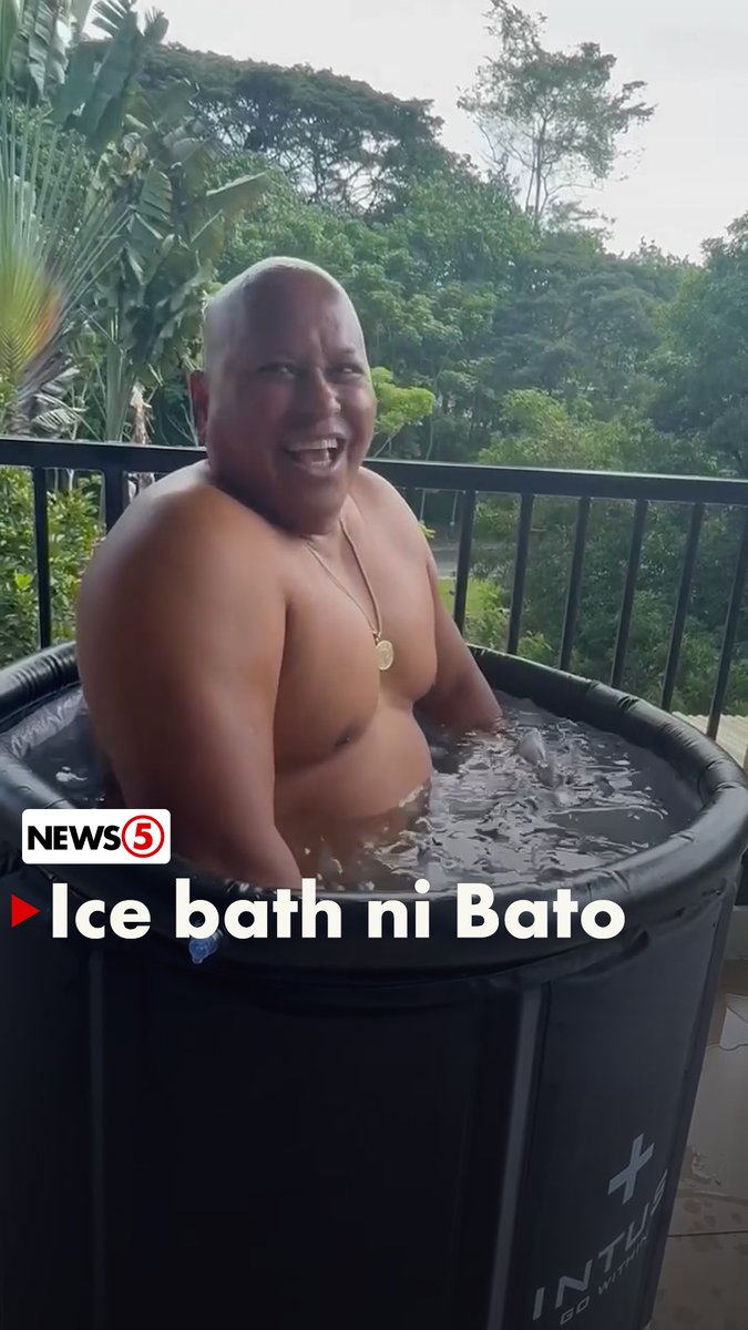 ICE, ICE... BATO Ibinahagi ni Sen. Bato Dela Rosa ang pagsubok niya na mag-ice bath. Ayon sa senador, ito ang unang pagkakataon na naranasan niya ito. "First time to try an ice bath. Mahirap pala magpa-train sa sarili mong anak," caption niya sa post.