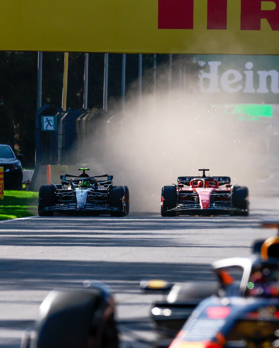 “HAMILTON TO THE INSIDE. HAMILTON TO SECOND POSITION!!” 💥