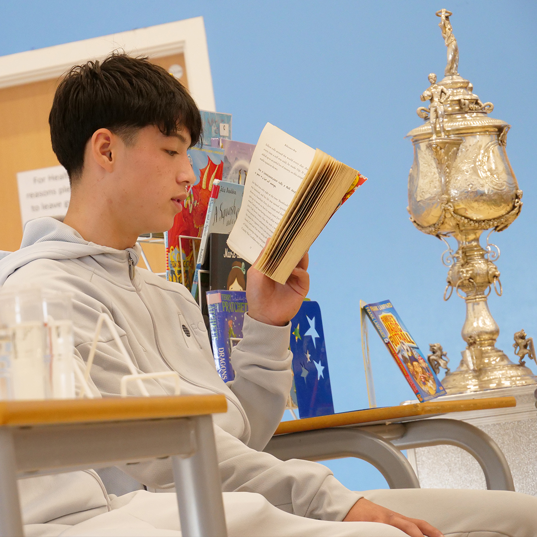 Inspiring through the power of football ๐ซถ Aberdeenshire Cup Winners Dylan Lobban and Zak To recently visited Seaton Primary School to help them achieve their Reading Schools Gold Award. Aberdeen City Council