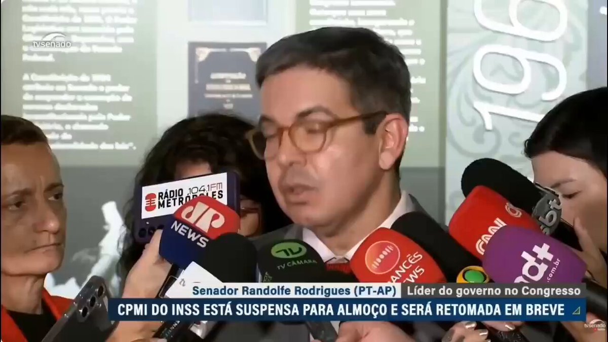 O governo Lula fez o que precisava ser feito: investigou, puniu e ressarciu as vítimas da farra do INSS. Agora, a extrema direita tá em pânico, a CPMI chegou no núcleo do esquema. E adivinha quem tá lá O bolsonarismo. FARRA DO INSS CHEGOU NO NÚCLEO GOLDEN BOYS DO BOLSONARISMO