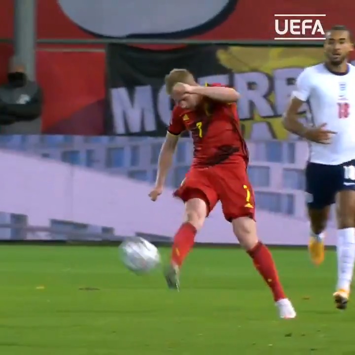 kevin de bruyne is the only player in the world that can make this pass