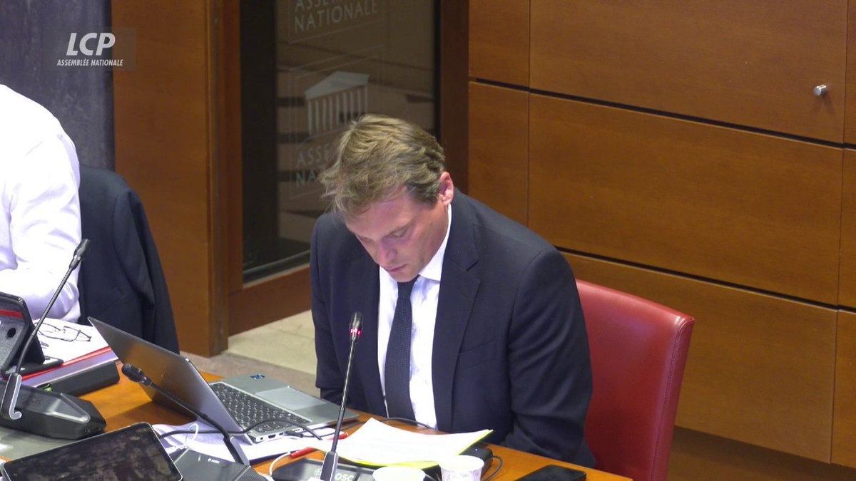 .Nicolas Ray (LR) défend l'amendement de réintroduction de l'exit tax telle qu'elle existait avant 2019. "Quand on réussit grâce à la France, on doit payer ses impôts en France". L'amendement est adopté par une addition des voix de LR, de la gauche et du RN. #PLF2026 #DirectAN