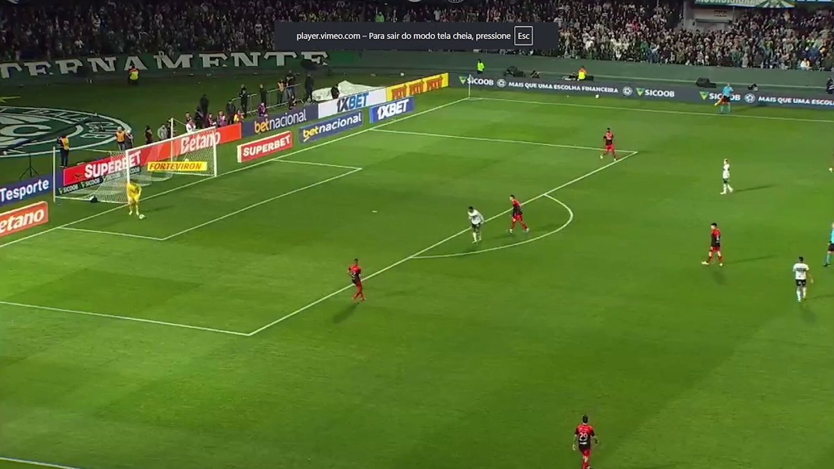 CBF divulga o áudio do maior lance polêmico do clássico Atletiba. Árbitro Anderson Daronco iria marcar o pênalti para o Athletico, mas mudou de ideia após ver o lance anterior envolvendo Kevin Viveros e Maicon.