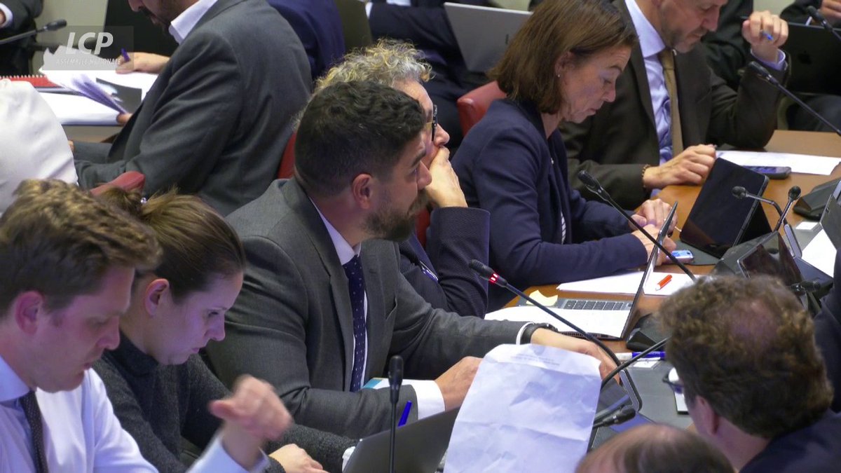 Primo-accession : Guillaume Kasbarian propose un abattement permettant à à un grand-parent ou arrière-grand-parent de donner jusqu'à 100.000 euros, si cette somme est affectée à la construction ou l'acquisition du logement principal. Son amendement est adopté. #Budget2026 #DirectAN