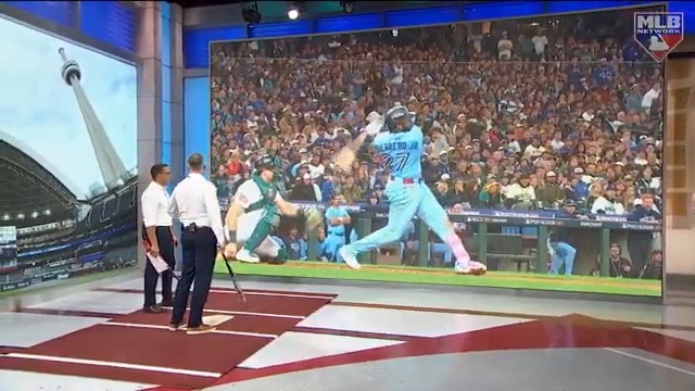 Vladdy's swing is a thing of beauty 🤩 Sean Casey and Mark DeRosa break down the Toronto Blue Jays superstar and his Postseason heroics on #MLBCentral.