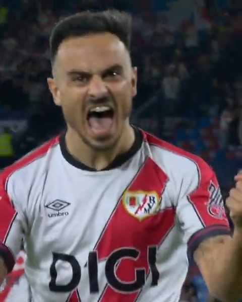 El domingo en la bocana de vestuarios, los 20 rayistas que más rajamos de él, le recibiremos a la salida del equipo con su camiseta , número y un "perdón, Álvaro" en la espalda, mientras 14.700 personas nos llaman gilipollas. Luego sonará "El Rayo fui yo".