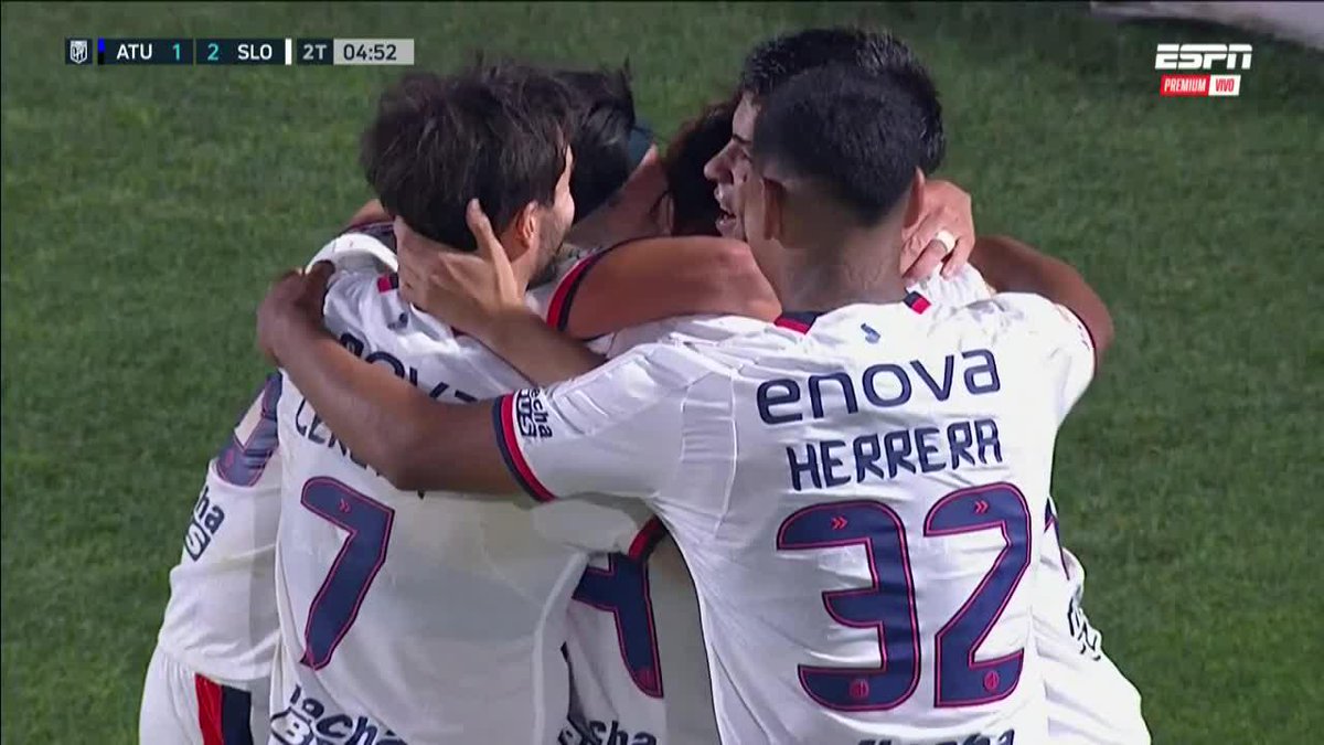 EL GOLAZO DE NICOLÁS #TRIPICHIO PARA QUE #SANLORENZO DE VUELTA EL RESULTADO. QUE IMPORTANTE ES TENER A ALGUIEN COMO #GULLI QUE LE PEGUE A LA PELOTA PARADA.