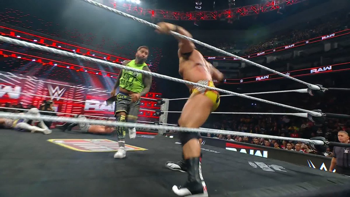 Jey is SO lucky that Jimmy is in this match with him... 👀