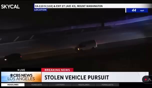 🚨🇺🇸 DRIVER LEAPS FROM MOVING VAN ON LOS ANGELES FREEWAY, GETS STRUCK INSTANTLY A car chase turned deadly on the 110 Freeway in Los Angeles. A suspect climbed out of a moving cargo van, landed on the median, then rolled into traffic and was struck instantly by a passing vehicle. Police rushed in, shutting down all lanes in both directions as paramedics fought to revive him on the asphalt. Flashing lights filled the night sky while traffic backed up for miles. Source: Intel Point Alert