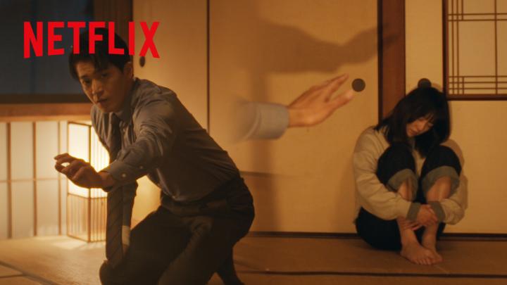 どうしてもハナ（ハン・ヒョジュ）に触れてみたい壮亮（小栗旬）が、 “奥の手"を使うお茶目で胸キュンなひとコマ。 「壁ドン」「顎クイ」に続いて、この「影ポンポン」もあり？ #匿名の恋人たち #とく恋 #RomanticsAnonymous