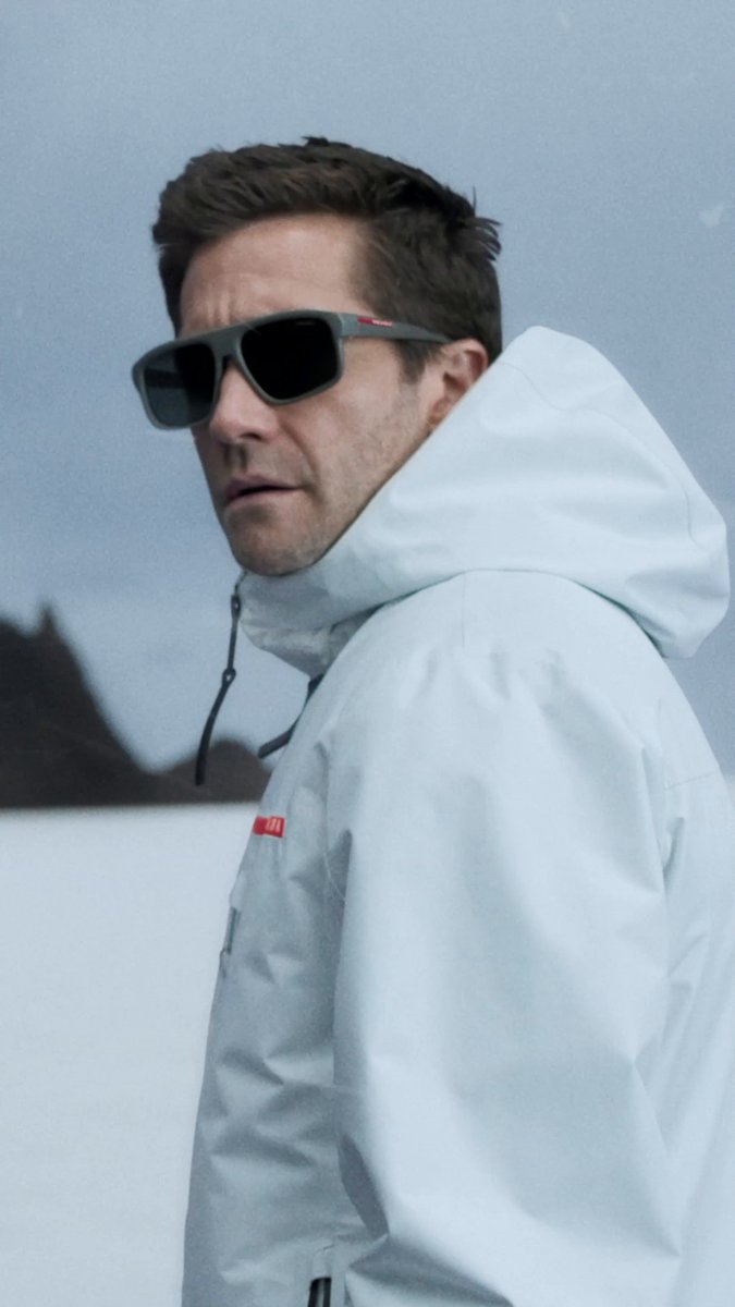 Prada Ambassador Jake Gyllenhaal embodies resilience and vision in the face of nature’s extremes. In the new Prada Linea Rossa Eyewear campaign, the collection seamlessly combines cutting-edge performance with contemporary design. Discover more: Talent: #JakeGyllenhaal #PradaLineaRossa #PradaEyewear #Prada