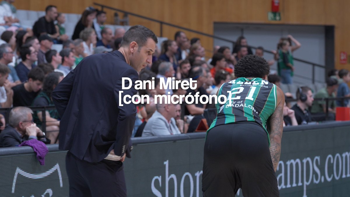 🎙️ Sí, lo sé. Desde dentro el BALONCESTO es... todavía mejor. Y hoy lo comprobamos poniéndonos en la piel de Daniel Miret, entrenador de Club Joventut Badalona, para ESCUCHAR Y VIVIR un duelo de #LigaEndesa desde los banquillos. ¡Vuelve EL MICRÓFONO! ¡Vuelve 𝐚𝐜𝐛 𝐢𝐧𝐬𝐢𝐝𝐞𝐫!