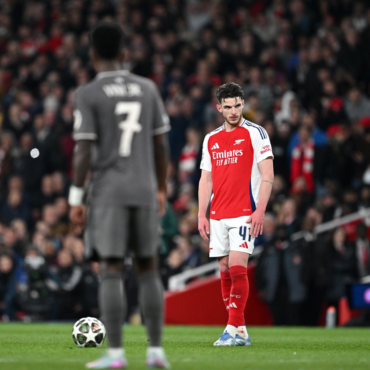 Pure poetry 😅 Theo Walcott and Jack Whitehall revisited our unforgettable win over Real Madrid in N5 last season 🤩