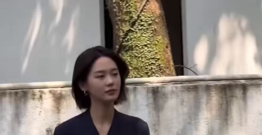 每个人都有7次机会改变命运。一项调查报告：人平均一辈子只有7次决定人生走向的机会，两次机会间相隔约7年，大概25岁后开始出现机会，75岁以后就不会有什么机会了…这7次机会，第一次不易抓到，因为太年轻；最后一次也不用抓，因为太老。剩下的5次里，又有两次不小心错过。所以实际上只有3次机会了…