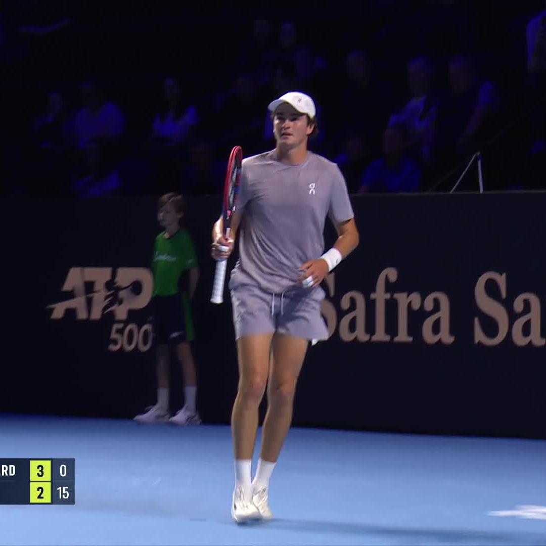 Mpetshi Perricard vs. Fonseca underway. Interesting one as Giovanni defends 500 points (would leave the top 50 with a loss today) and João isn’t in great form recently as well.