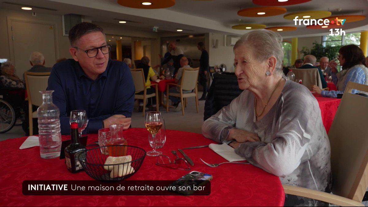 Un EHPAD pas comme les autres ouvre son propre bar. Le comptoir rencontre un franc succès : discussions et DJ sets sont au menu pour lutter contre l’isolement des seniors. #JT13H