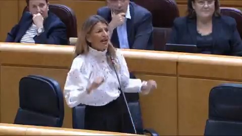 #EnDirecto | El lapsus de Yolanda Díaz: "Queda Gobierno de corrupción para rato". La bancada del PP se ha levantado a aplaudirla entre risas, la vicepresidenta se ha mostrado visiblemente molesta y el presidente del Senado ha reprochado las formas a los de Feijóo