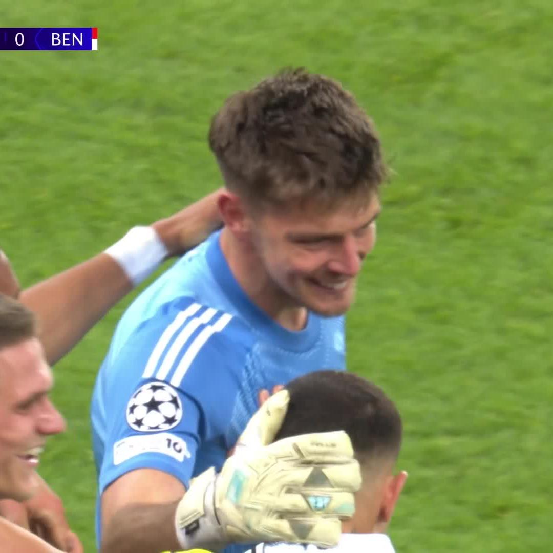 Nick Pope wirft den Abwurf seines Lebens #DAZNmoment #UCL