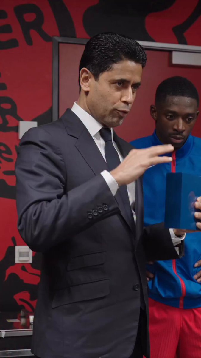 La réaction d'Ousmane Dembele quand Nasser Al-Khelaifi lui dit : « J'espère que tu joueras 1000 matchs avec nous ! » 😭❤️💙 (🎥 Paris Saint-Germain)