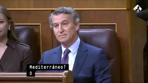 🟦 Feijóo: "¿Qué datos económicos justifican que Yolanda Díaz haya dicho que hay gobierno de corrupción para rato?" 🟥 Sánchez: "Lapsus los tenemos cualquiera, usted es un campeón. ¿O es que cuando usted dice que Huelva está en el Mediterráneo no es un lapsus sino incultura?"