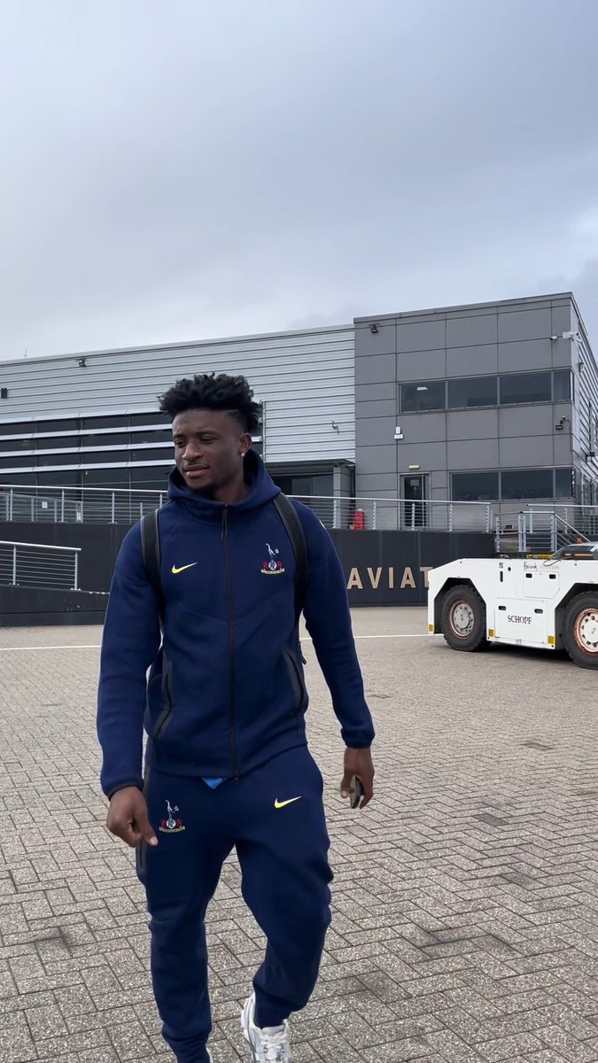 The Spurs squad head to Monaco… Do you see what I see…?! 👀