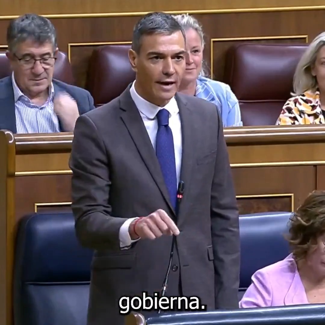 Este Gobierno gobierna y aprueba medidas para mejorar la vida de la gente. Usted, señor Feijóo, renuncia a hacer una oposición útil y a poner orden en el PP. De hecho, está a un tris de renunciar a ser el jefe de la oposición y ceder sus escaños al señor Abascal.
