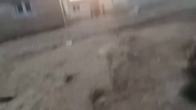 Şara yönetimine bağlı güçler, İdlib'in Harem kentinde Fransız muhacirlerin yaşadığı Firkat el-Guraba bölgesine ağır silahlarla operasyon düzenledi. Muhacir grup, Şara'nın Fransa istihbaratı ile muhacirleri Fransa'ya teslim etmek amacıyla operasyon düzenlediğini açıkladı.