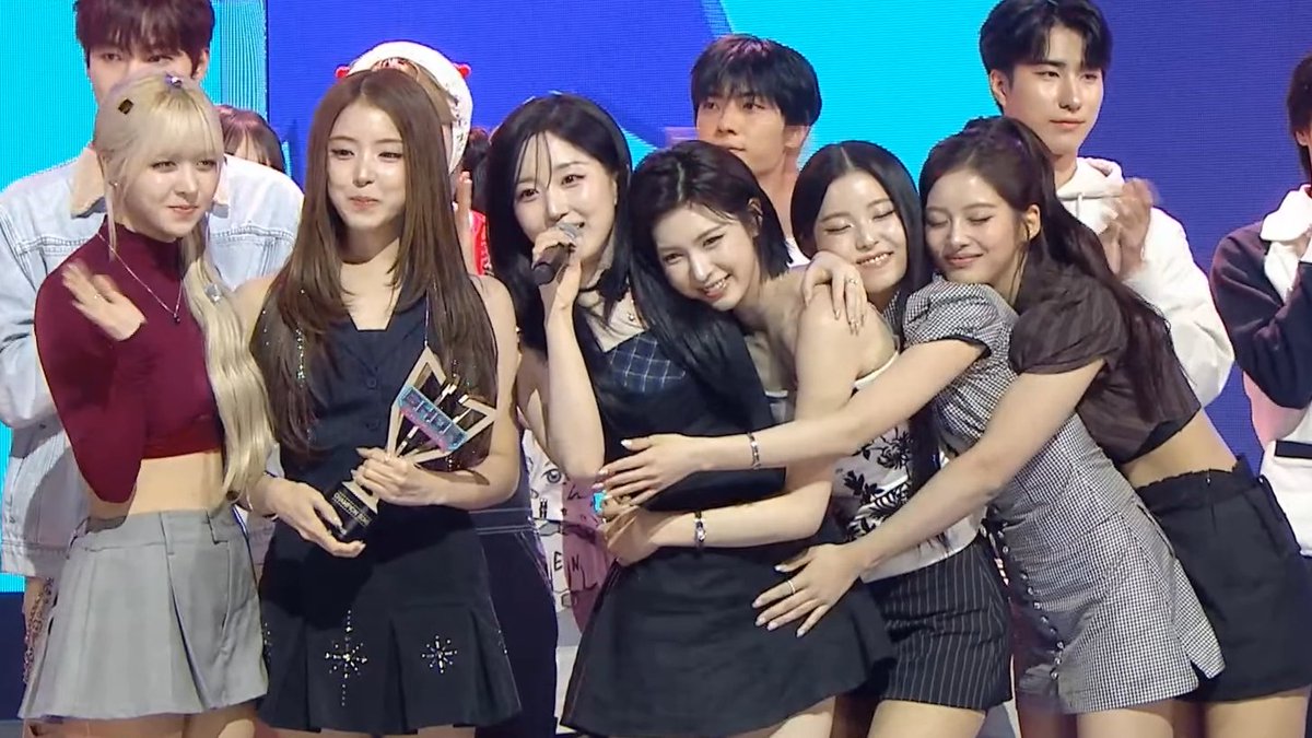 🏆 NMIXX’s “Blue Valentine” scores its first win on this week’s Show Champion — Congratulations! 🥳 #BlueValentine1stWin #NMIXX12thWin #NMIXX #엔믹스 #エンミックス (251022)