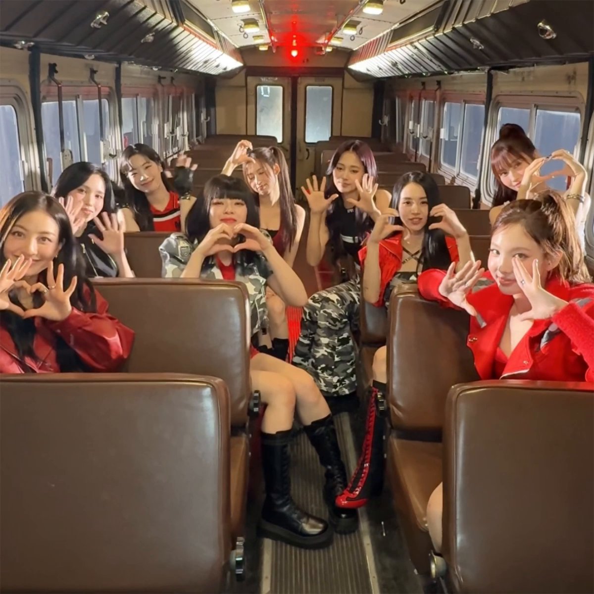 ✦ ✧ ✦ ✧ ✦ ✧ ✦ ✧ ✦ ✧ TWICE × Google ✦ ✧ ✦ ✧ ✦ ✧ ✦ ✧ ✦ ✧ ONCE のみなさん必見の特別な動画が“あのバス”から届きました！！ Google で 🔍 TWICE と検索すると…？ 10 周年を迎えた TWICE を一緒にお祝いしましょう🎉 TWICE TWICE_JAPAN #TWICE #Google検索