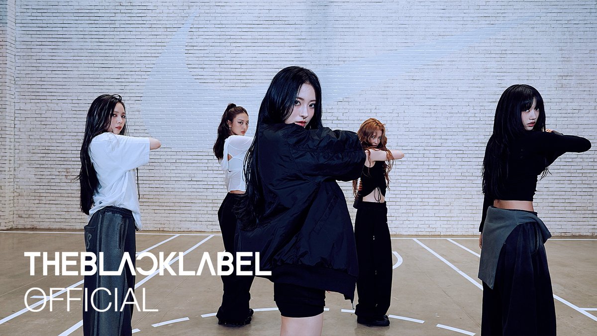 MEOVV(미야오) - ‘BURNING UP’ DANCE PRACTICE VIDEO (Moving Cam ver.) 🔗 #MEOVV #미야오 #BURNINGUP #MEOVV_BURNINGUP #THEBLACKLABEL #더블랙레이블