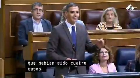 Sánchez dice que Feijóo “está a un tris de renunciar a ser jefe de la oposición y ceder los escaños a Abascal”.