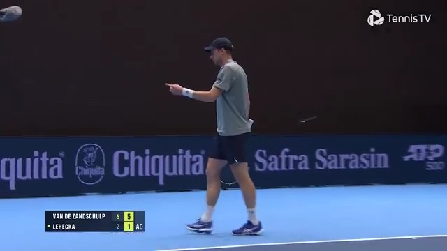 Unplayable 🤩 Botic van de Zandschulp pulls out all the tricks on his way to knocking out No. 6 seed Lehecka 6-2 6-2 and reaching round two. #SwissIndoorsBasel