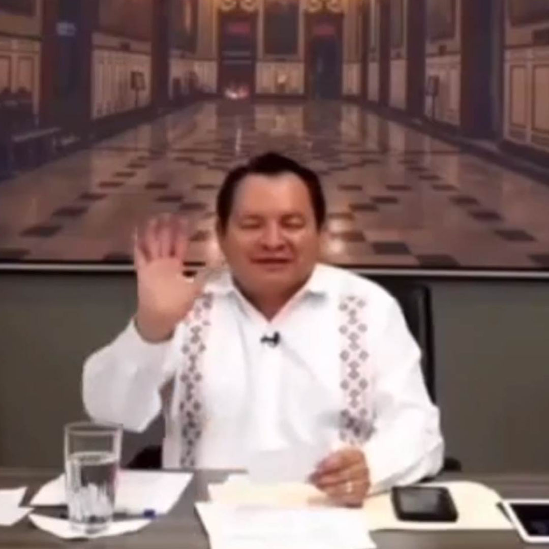 🇲🇽😳"Abraham Celano": La broma a lo 'Bart Simpson' que deja en ridículo a un alcalde El gobernador del estado mexicano de Yucatán, Joaquín Díaz Mena, protagonizó un momento viral durante una trasmisión en vivo al saludar a un usuario. 📌