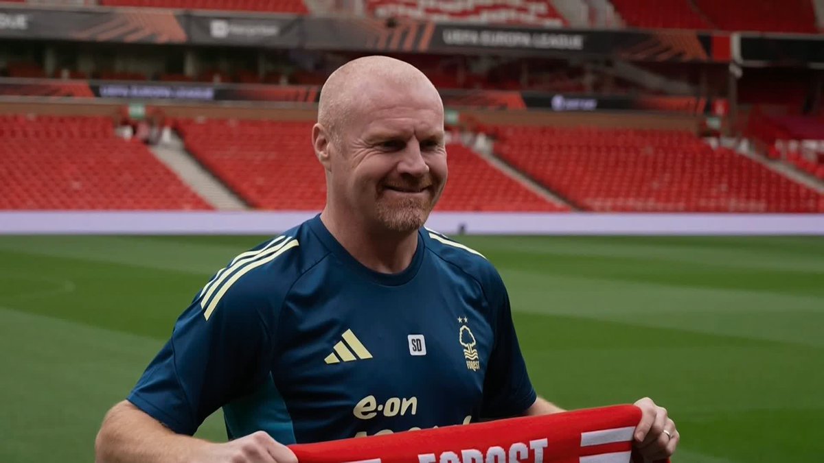 Sean Dyche is being unveiled on the pitch ahead of his first press conference after taking over as Nottingham Forest head coach 🌳