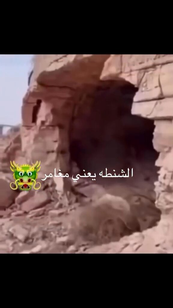 لي ساعه اضحككك احب هالبني ادم بشكلل