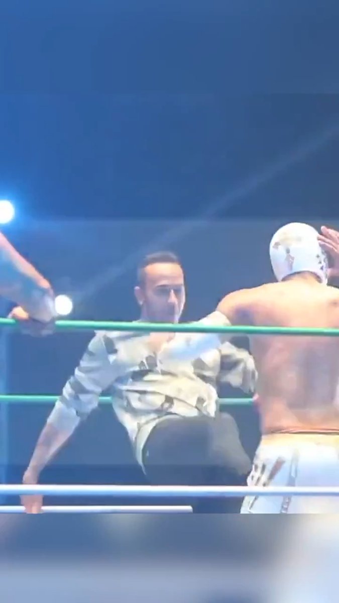 Throwback to when Lewis Hamilton took part in a Lucha Libre wrestling match ahead of the 2015 Mexico Grand Prix 💪 (via LaAficion/IG)