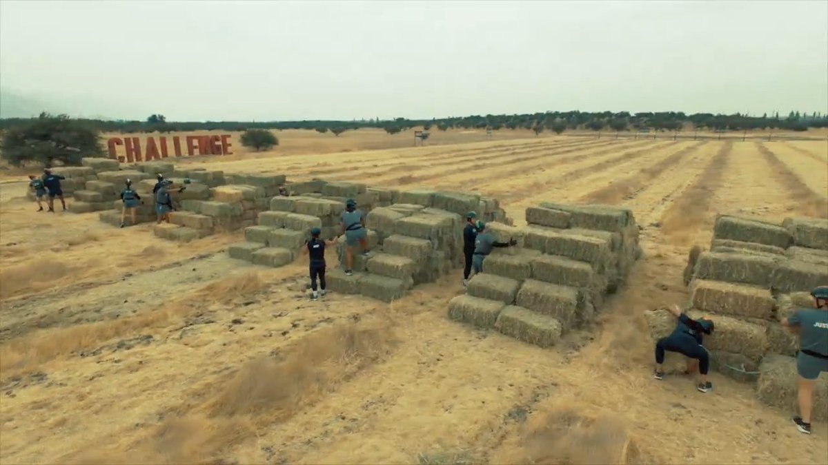 Who’s built for the bales? 🌾💪 #TheChallenge41 returns with a new episode TONIGHT at 8p on @mtv!