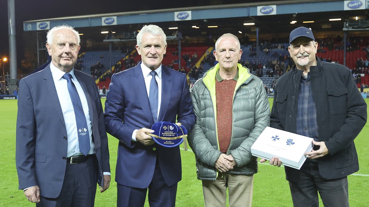👏 Fantastic to welcome Mark Hughes back to Ewood last night to present our former player and manager with a #Rovers Honour Cap! And thank you to David &amp; Steve for collecting the Honour Cap on behalf of the legendary Jack Roscamp! 💙 🔵⚪️