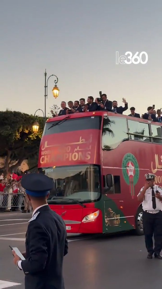 🇲🇦🔥 Accueil triomphal à Rabat pour les Lionceaux de l’Atlas U20 champions du monde ! Des milliers de supporters en liesse pour célébrer cette première historique.