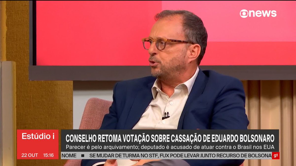 “O sindicato dos deputados, vulgo Câmara dos Deputados, está hoje trabalhando para dizer que parlamentar pode usar nosso dinheiro e não trabalhar”, diz Octavio Guedes sobre situação de Eduardo Bolsonaro. #Estúdioi ➡️ Assista à #GloboNews: