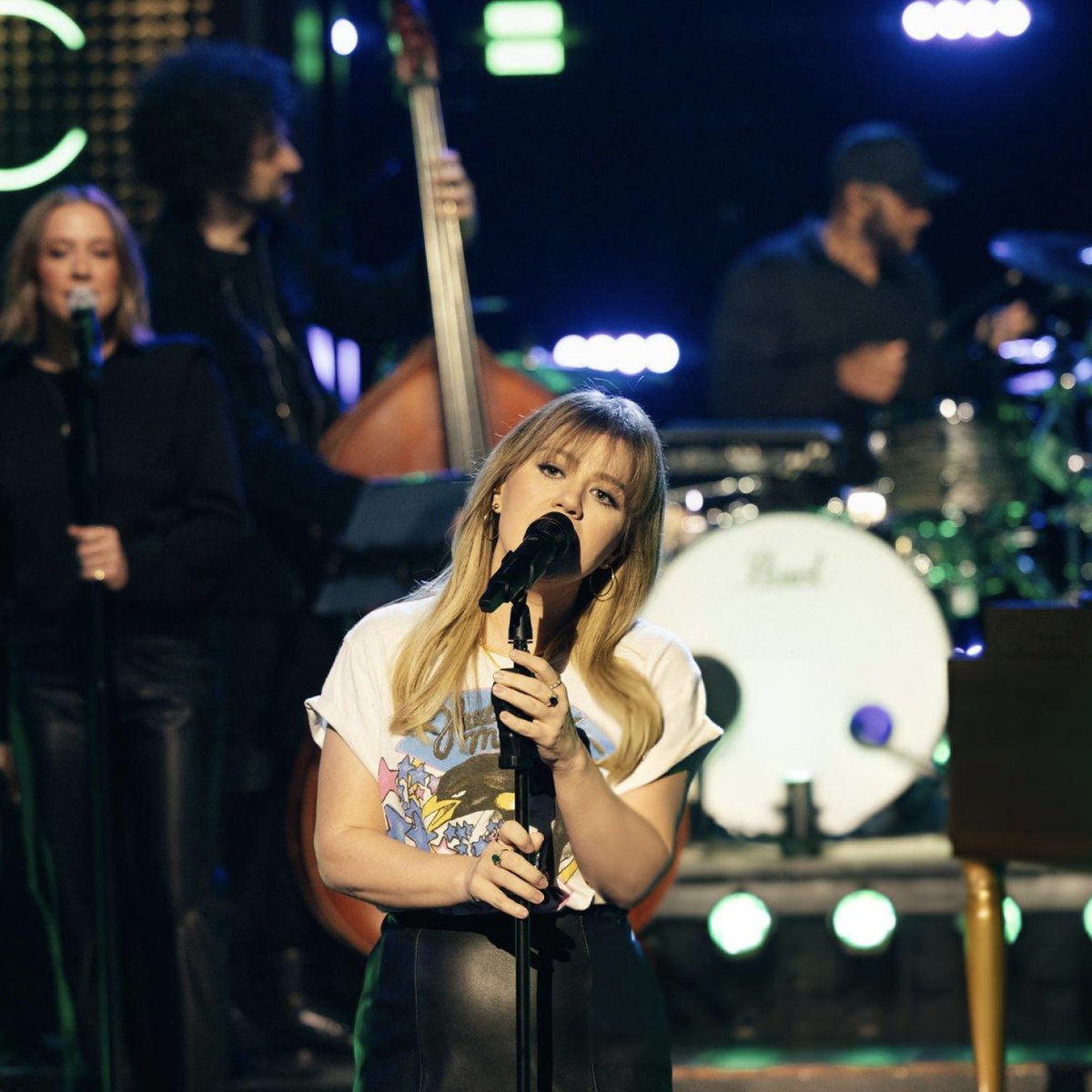 Kelly Clarkson covering ‘Riptide’ by Vance Joy