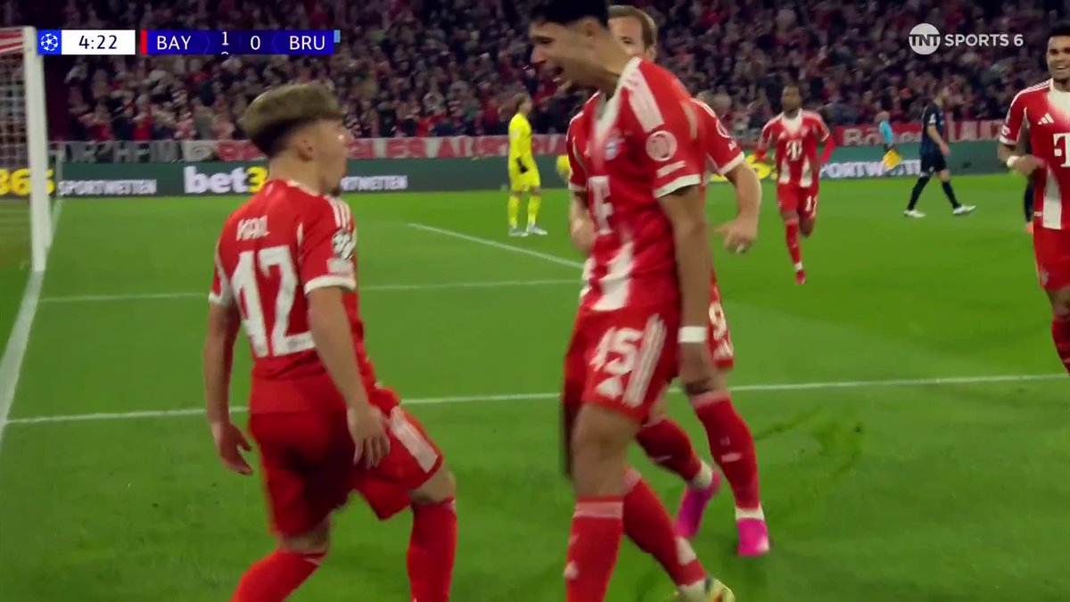 Christ almighty.....this is the kid I've seen everyone on here saying keep an eye on tonight?! Lennart Karl. What a talent. Utterly ridiculous to do that at 17 years old in the CL.