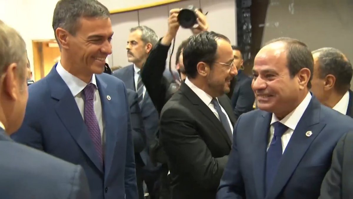 Participo en Bruselas en la cena de líderes con el presidente Abdelfattah Elsisi. Egipto es un socio esencial para la estabilidad regional y un actor clave en los esfuerzos de diálogo. Juntos, Europa y Egipto seguiremos trabajando por la paz y la prosperidad del Mediterráneo.