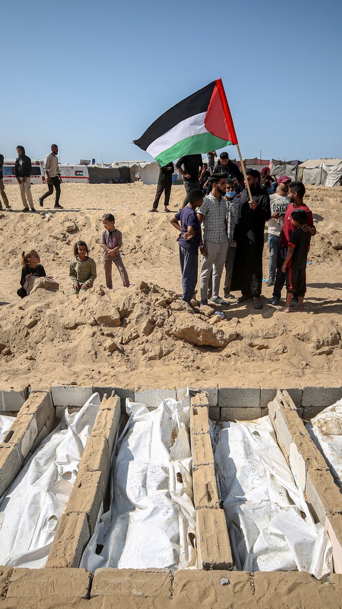 "Instead of putting names, they put numbers." A mass funeral was held in Gaza for Palestinians who could not be identified, after Israel returned their bodies in exchange for the deceased hostages.