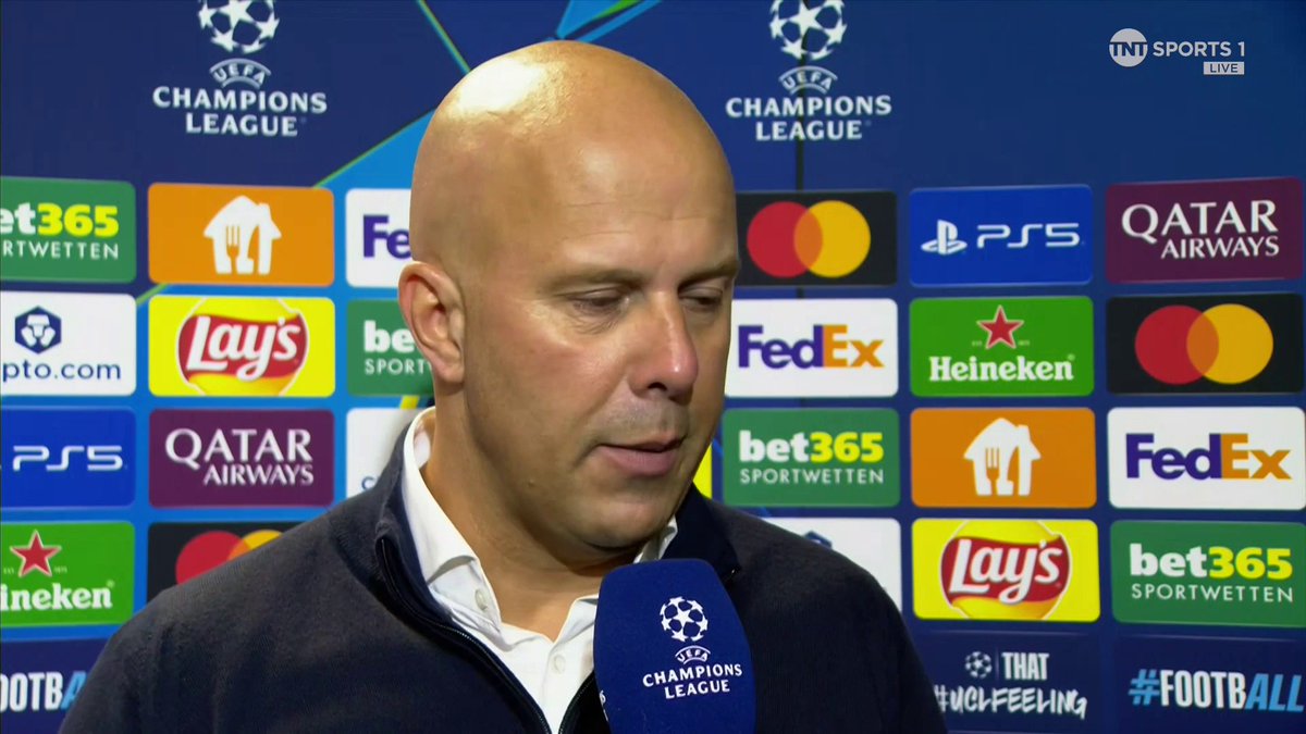 "It's such a difficult balance to find with a player that missed three months..." Arne Slot reveals Alexander Isak was substituted at half-time due to a groin injury @julesbreach | TNT Sports & discovery+ UK